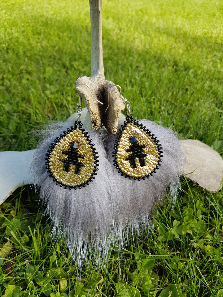 Taalrumiq, 2020, original Foxy Inukshuk earrings.  Beaded Inukshuk on gold leather backed with silver fox fur.